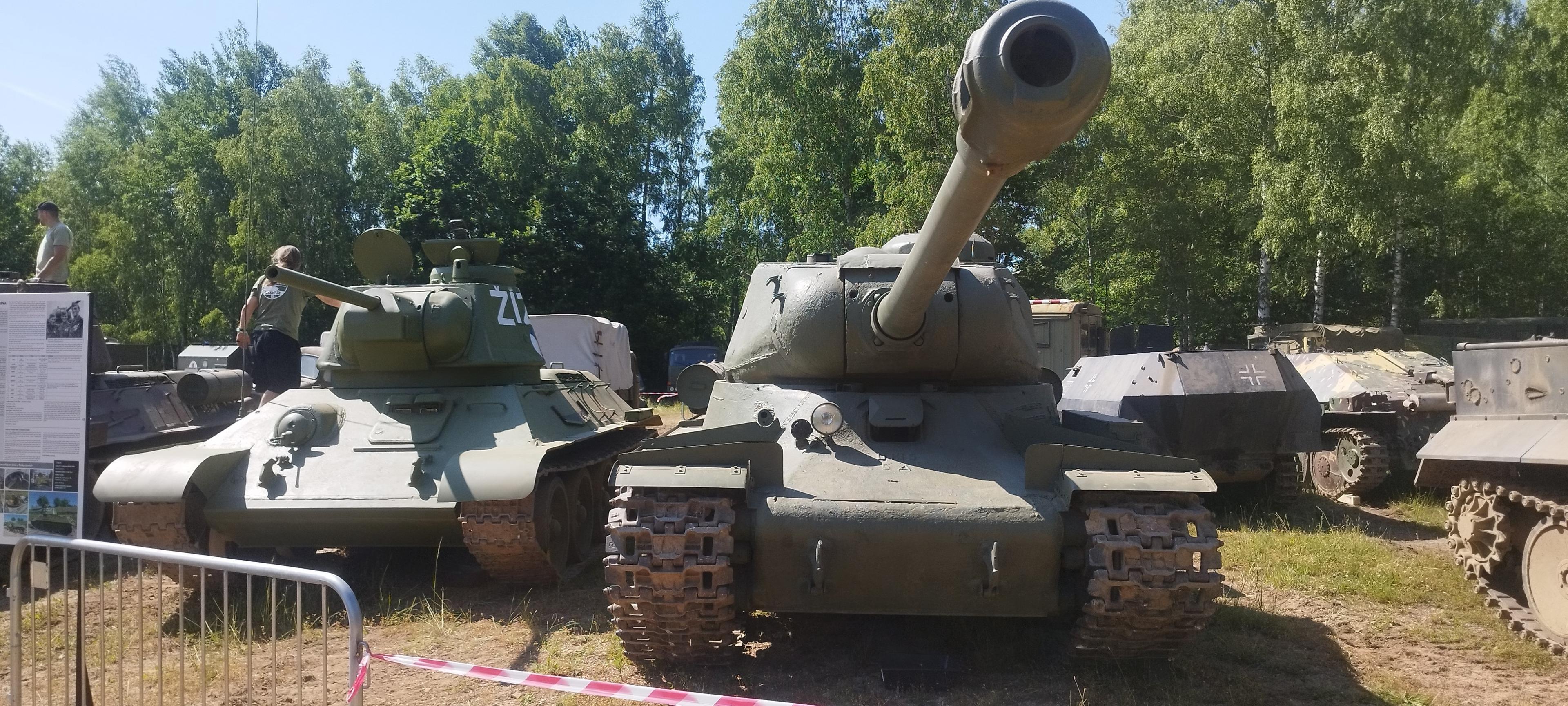 Představení vojenské techniky pro přehlídku na Festivalu Dne Vítězství